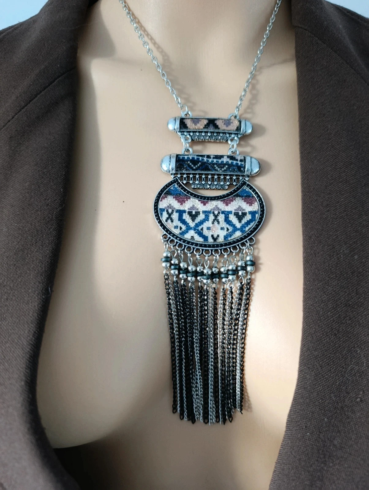 Collar colgante bohemio étnico plateado con flecos - Motivos aztecas – photo 5